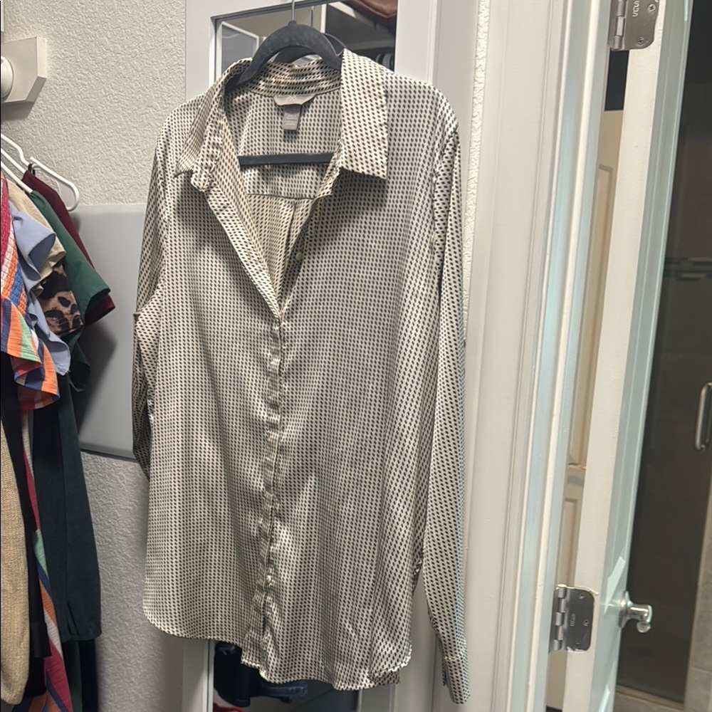 H&M Black and White Casual Button Down Shirt